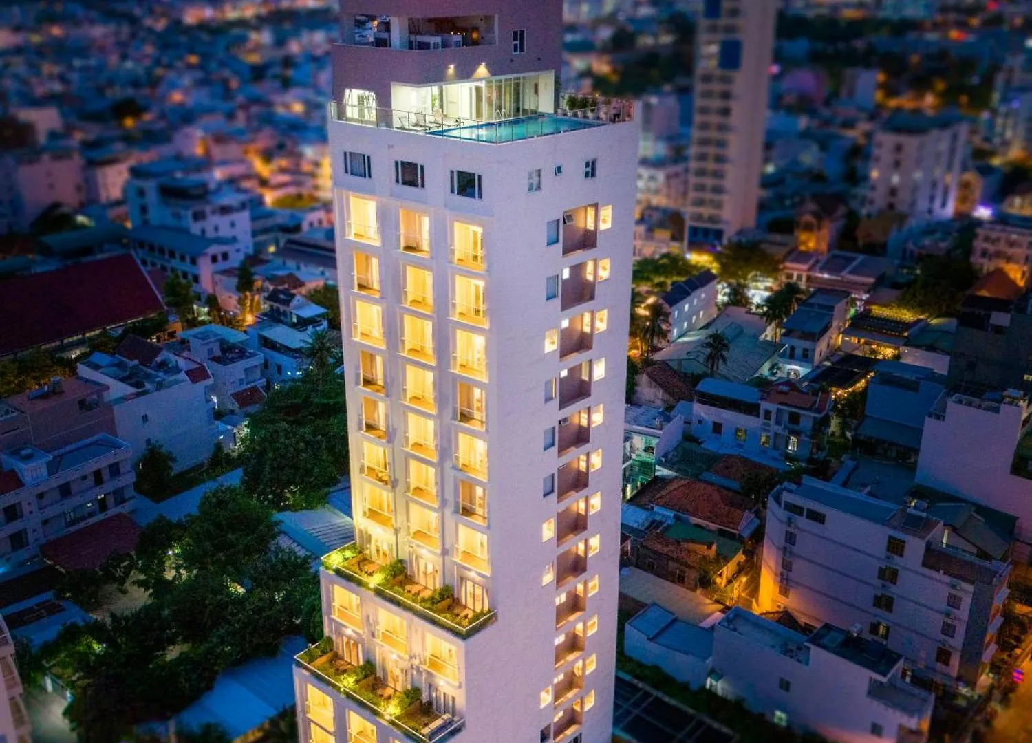 Gibson Hotel Нячанг