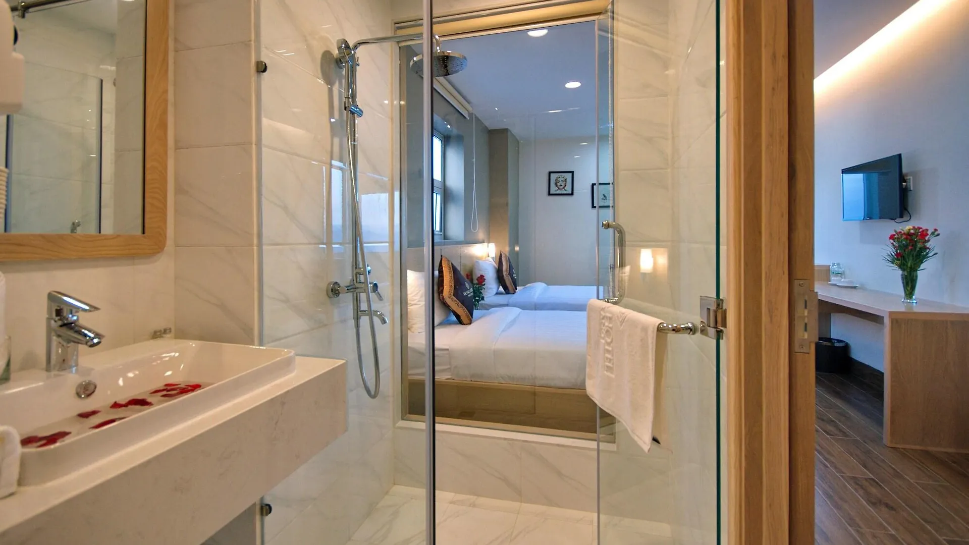 ****  Gibson Hotel Nha Trang Vietnam