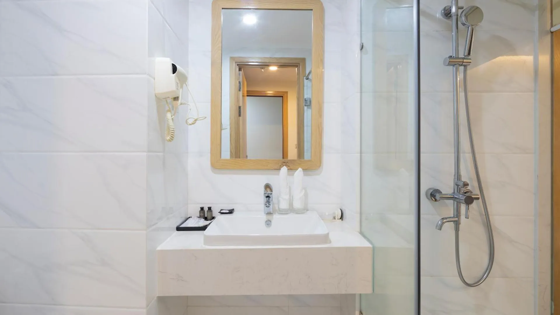 Gibson Hotel Nha Trang 4*,  Vietnam